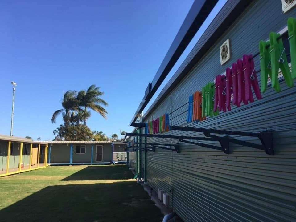 A Pousada Palm Tree Backpackers Bundaberg Exterior foto